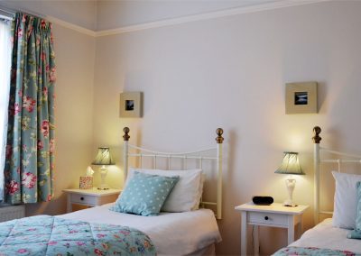 Photo: twin bedroom - all bed linen provided